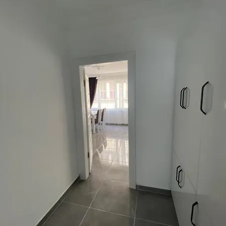 Lägenhet Apt Center 1+1 *